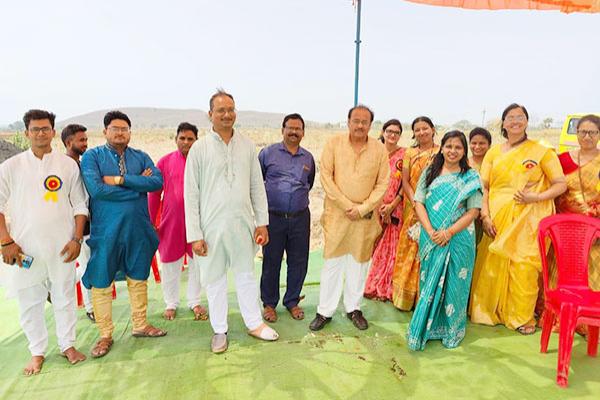 On occasion Bhoomi Poojan at MVM Chhapara (Khursipar) our Deputy Director Sir, Ajay Grover Sir, Dehariya Sir (Principal at MVM Seoni) and a few parents also joined us. 